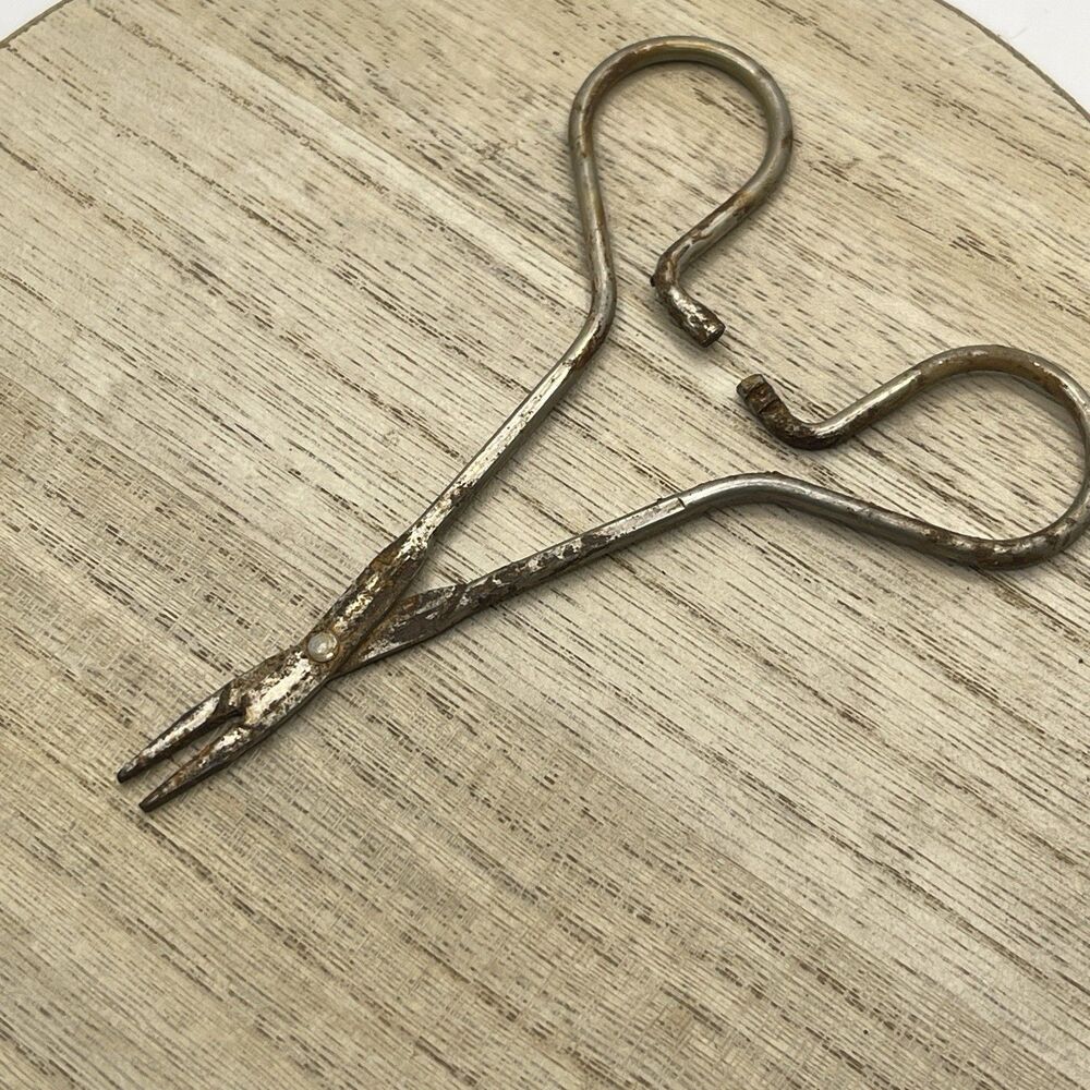VTG Atq Hemostat Clipper 5” Rusted Tarnished Prop Display